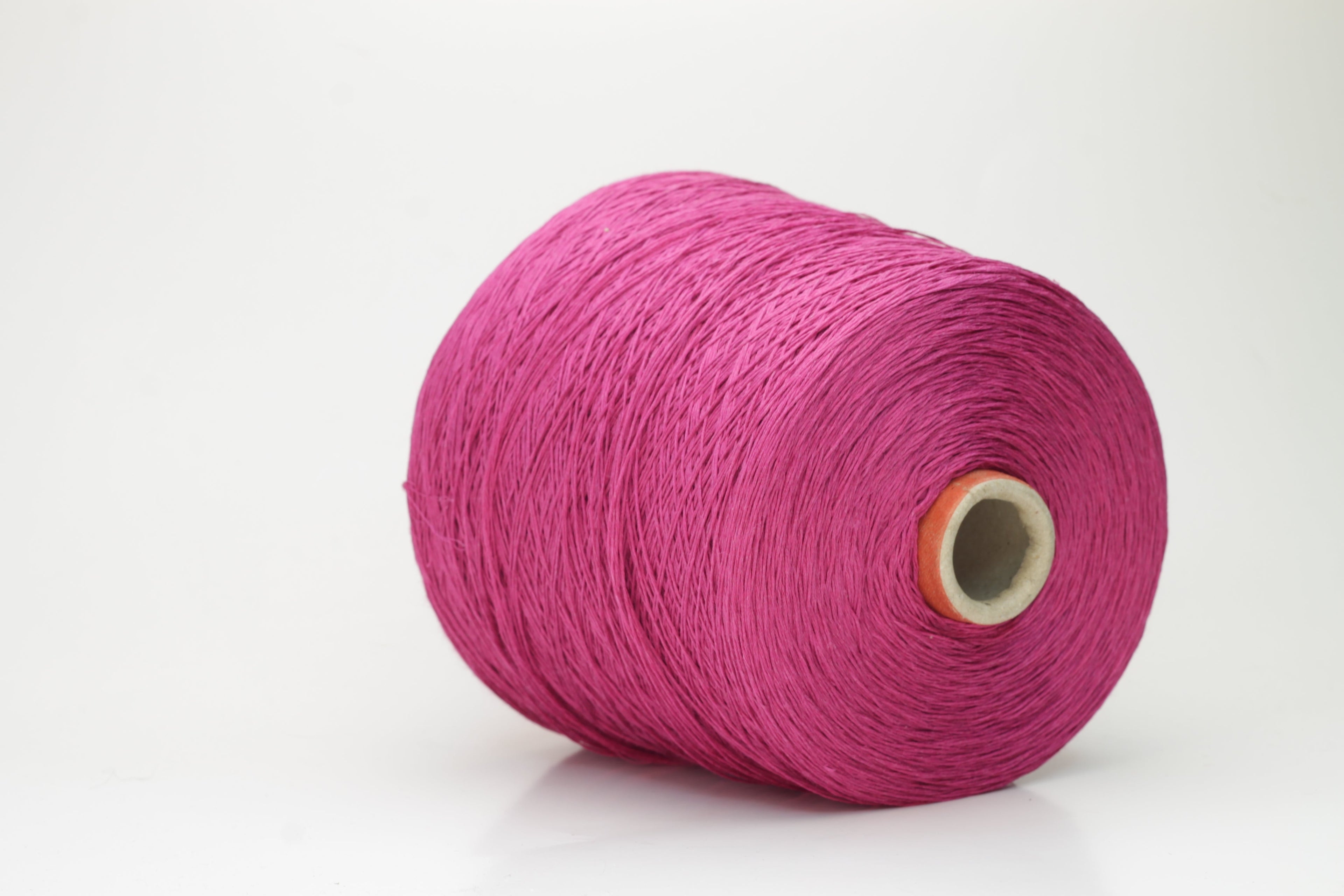 Lino yarn on Cone 100%, Nm 8/39, Storai, Color Fuxia. Per 100 gr